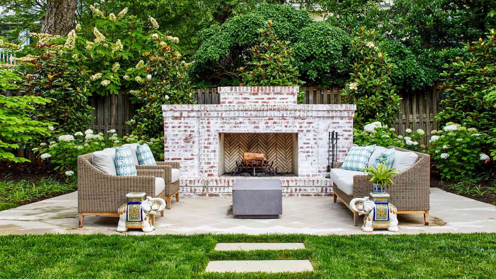 Patio & Yard Décor Ideas Featured Image